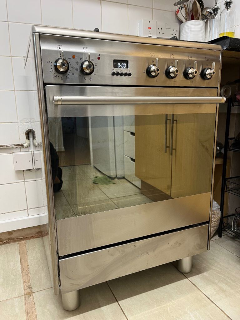Freestanding Gas Cooker with Oven and Hob – Silver, Good Condition