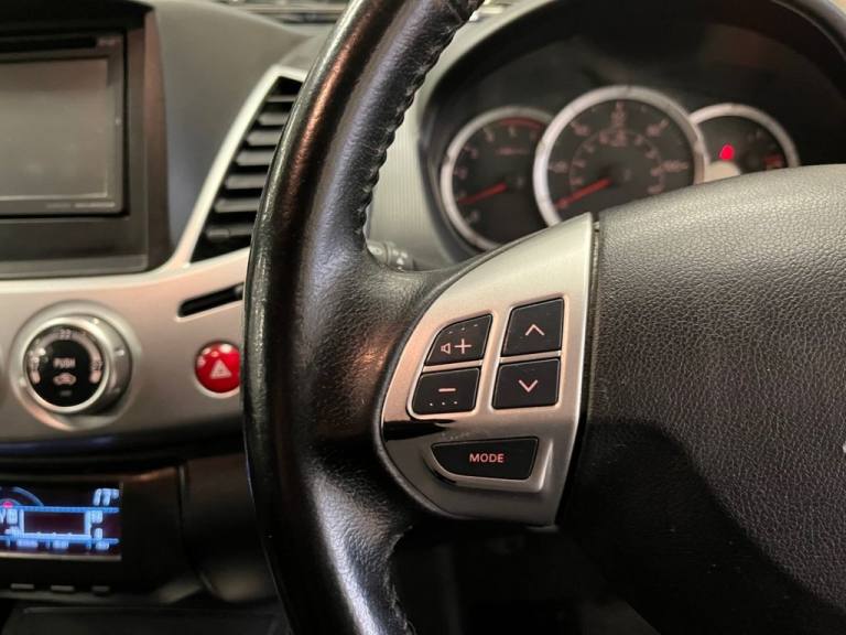 2014 Mitsubishi L200 2.5 DI-D Barbarian Pickup Double Cab 4dr Diesel Manual 4WD Euro 5 (LB) (175 ...