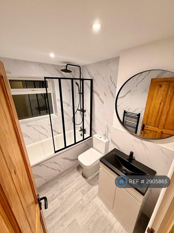 2 bedroom flat in Ranscombe Close, Rochester, ME2 (2 bed) (#2905865)