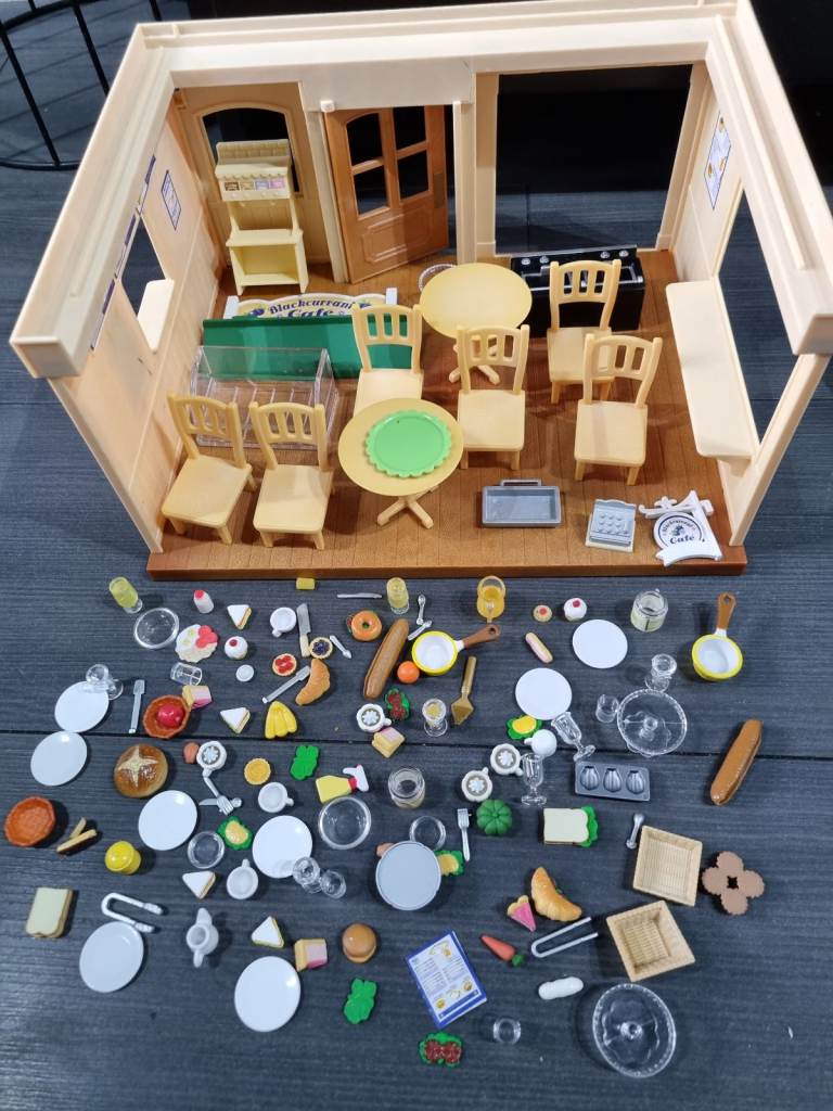Sylvanian families blackcurrant cafe lots of accessories 