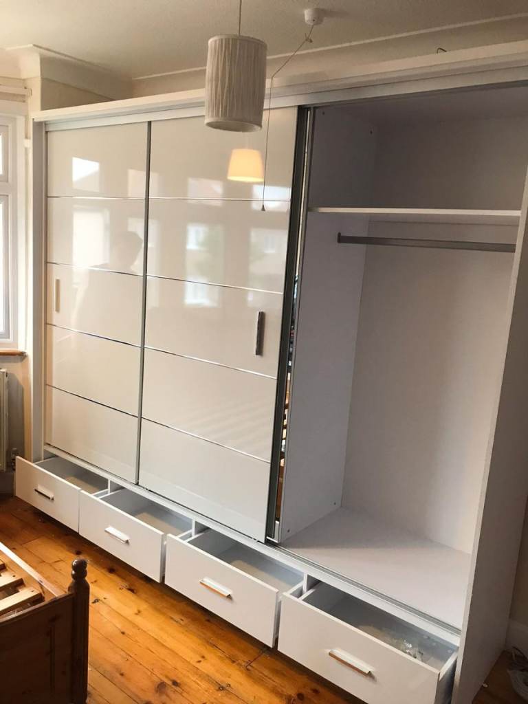 High Quality Sliding Mirror Doors Wardrobe Multicolour MDF & High Gloss Material