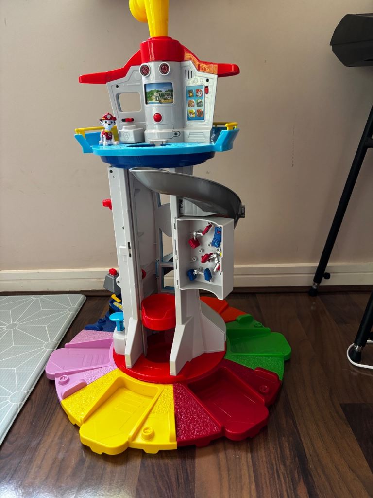 Paw Patrol Tower and figures