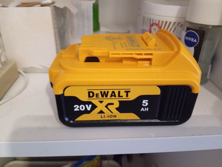 DeWalt 20V XR Li-Ion 5Ah Battery - Good Condition