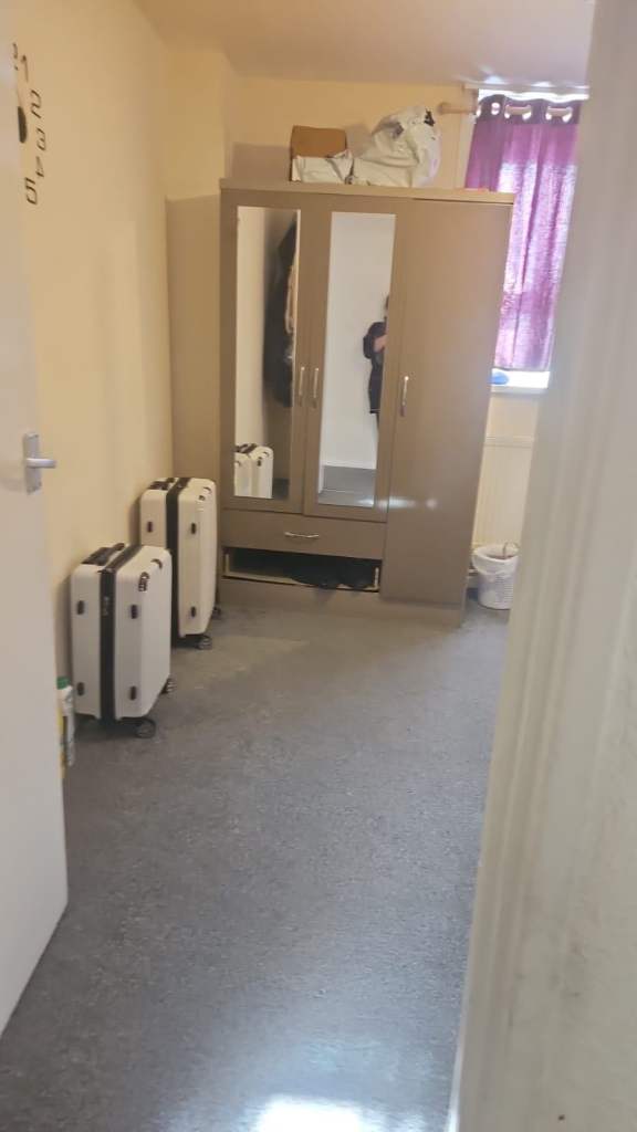 Large single room for rent for 1 person only