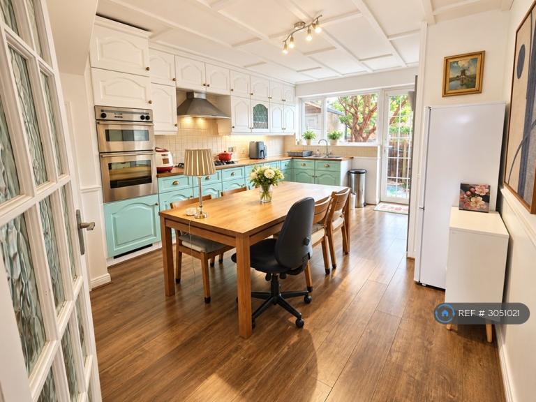 1 bedroom in St James Close, New Malden, KT3 (#3051021)