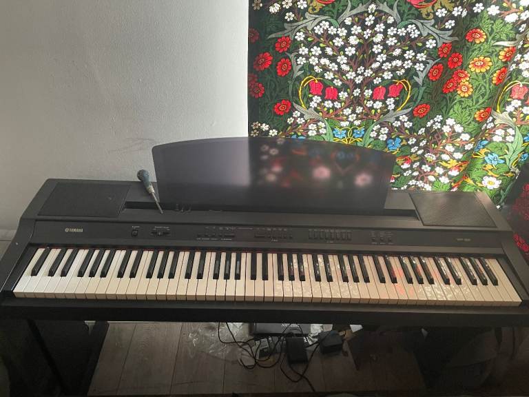 Yamaha YPP-200 Electric Keyboard