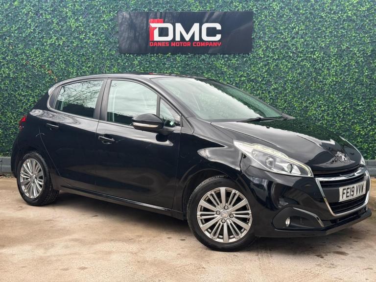 2019 Peugeot 208 1.2 PureTech Signature Euro 6 (s/s) 5dr HATCHBACK Petrol Manual