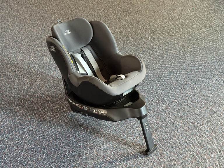 Britax Römer DualFix M Plus 360° Car Seat with ISOFIX Base - Grey, 61-105cm