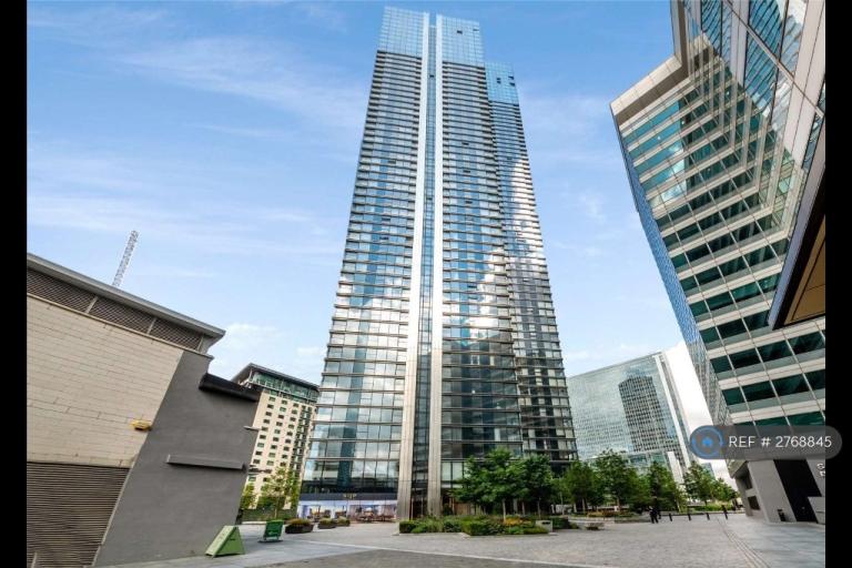 1 bedroom flat in Hampton Tower, London, E14 (1 bed) (#2768845)
