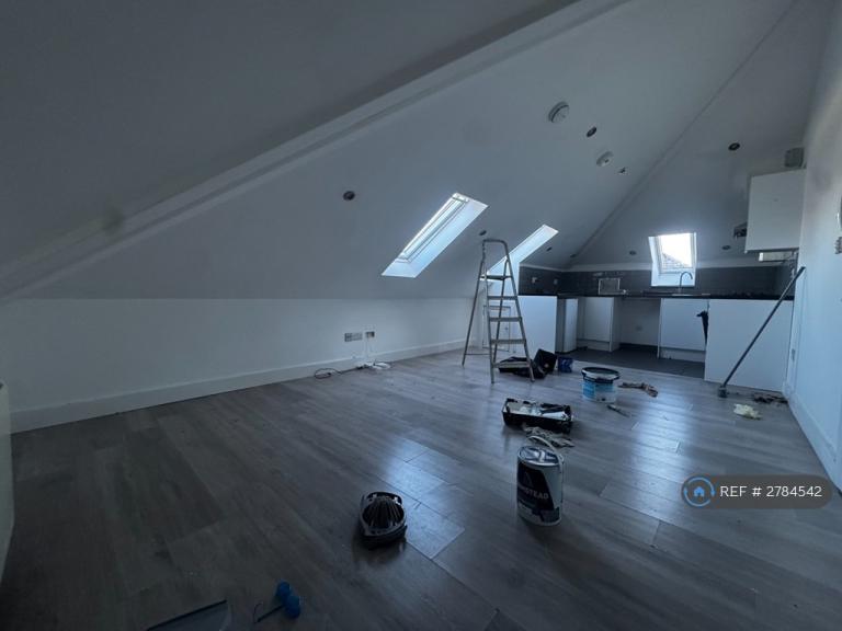 1 bedroom flat in Spire View, Southampton, SO15 (1 bed) (#2784542)