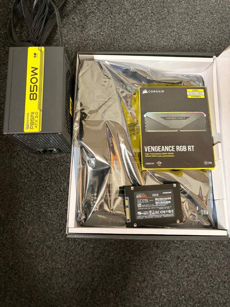 *Like New* TOP SPEC PC PARTS * x570 Dark Hero * 5950X * 32GB 4000mhz * NVME * PSU *