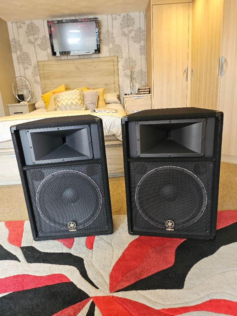 Yamaha S115V Speakers with Covers – Pair, Good Condition