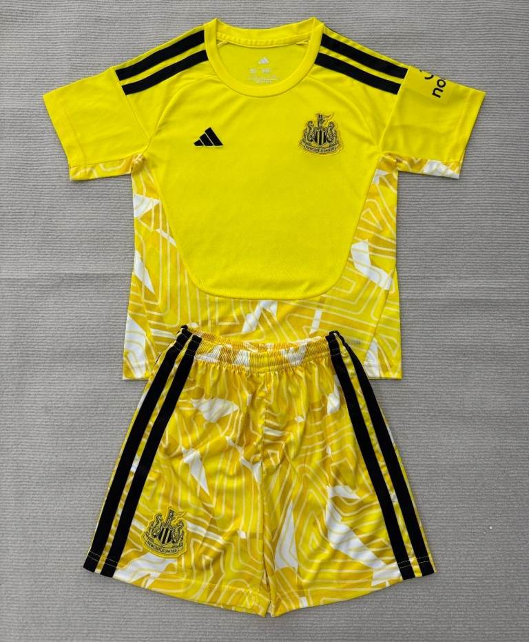 Newcastle gk kits for sale. Medium
