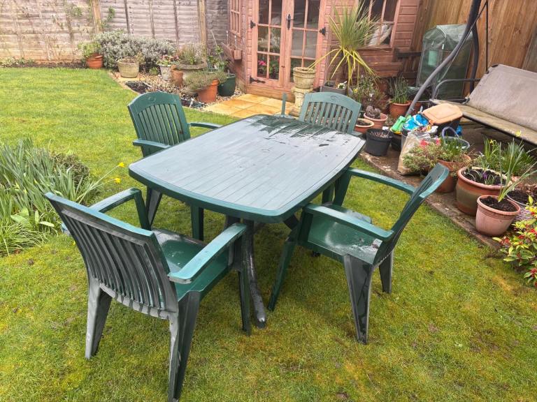 Hartman table and 4 chairs