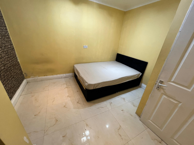 Spacious & Cosy double room for rent CR7 8AG
