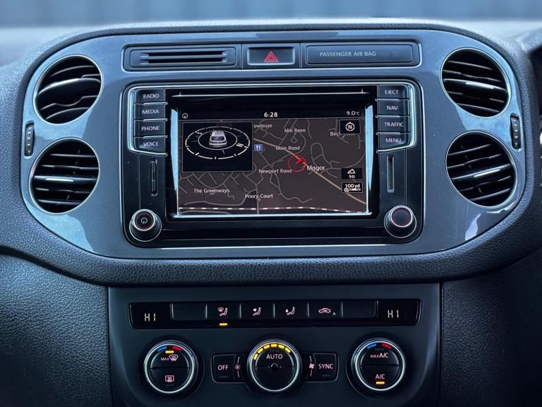 2015 Volkswagen Tiguan 2.0 TDi BlueMotion Tech Match 4MOTION 5dr 150 DSG ESTATE DIESEL Automatic