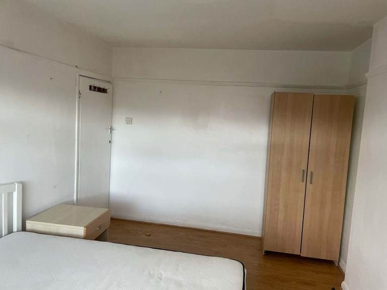 Furnished Double Room to Rent – CR4 1SG – £780 PCM – Bills Included