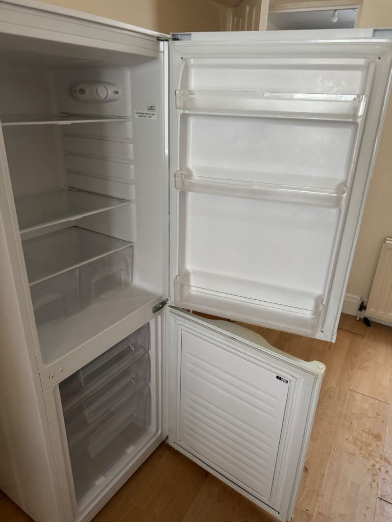 Bush standalone fridge freezer 