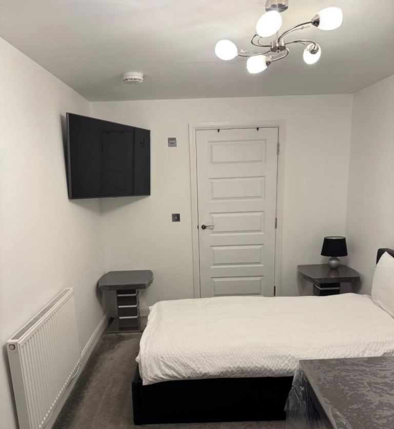 Double bedroom for rent, modern room with en-suite