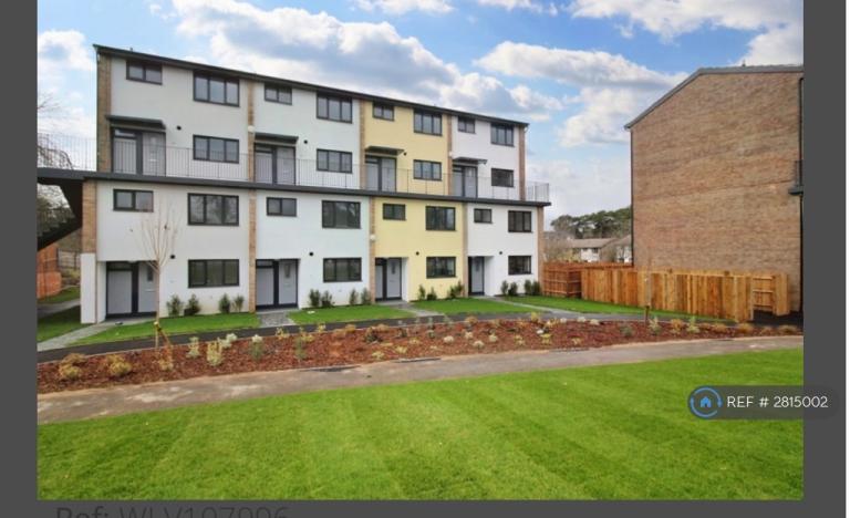 3 bedroom house in Essex Close, Bordon, GU35 (3 bed) (#2815002)