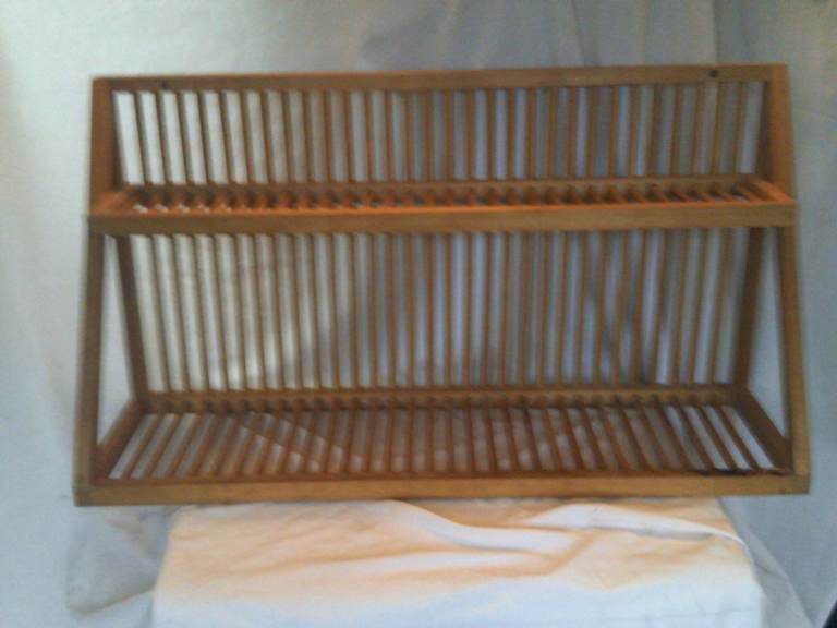 PINE COTTAGE PLATE RACK  CARRIES 31 LARGE & 31 SMALLER PLATES