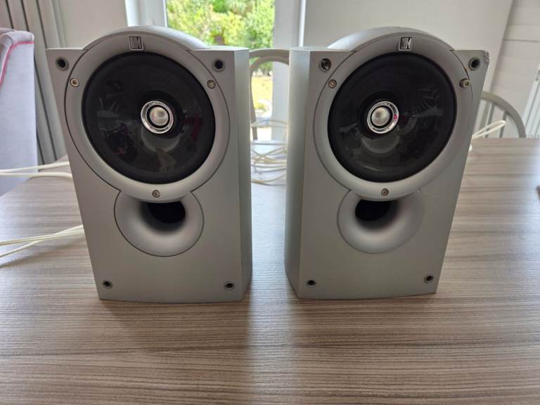 KEF Q COMPACT Pair Bookshelf Speakers