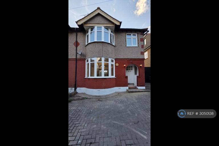 3 bedroom house in Larkshall Road, London, E4 (3 bed) (#3050138)