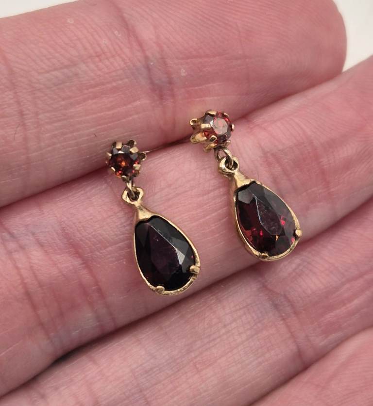 Vintage 9ct gold and garnet earrings