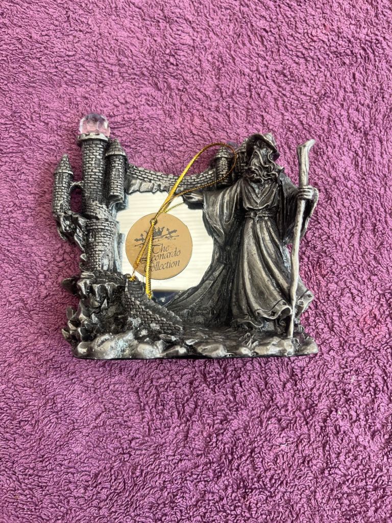  Leonardo Collection Legends & Dreams Wizard & Castle Mirror Figurine Boxed Brand New.