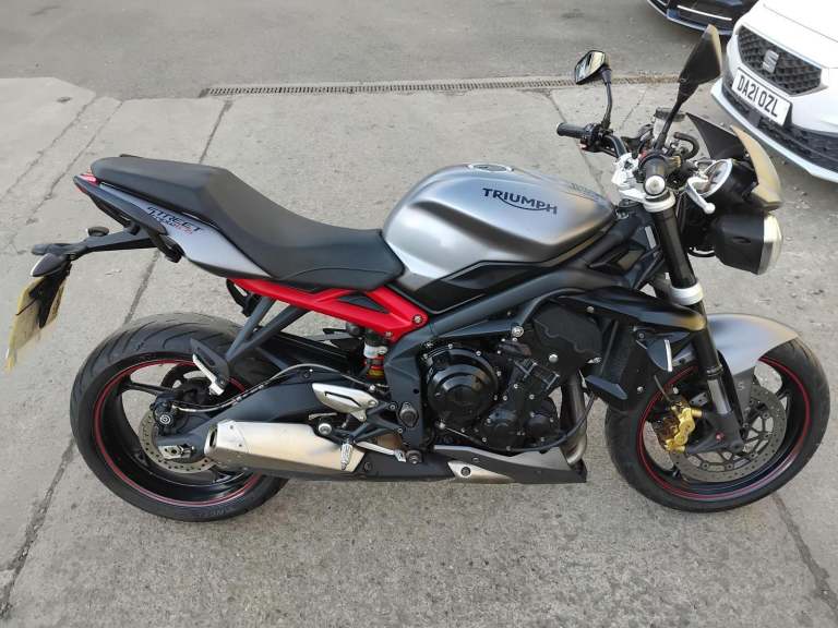 2017 17 TRIUMPH STREET TRIPLE R ABS LOW MILES NEW MOT NAKED TRIPLE R