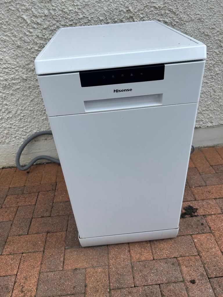 Hisense Freestanding slimline. Dishwasher – White, Good Condition