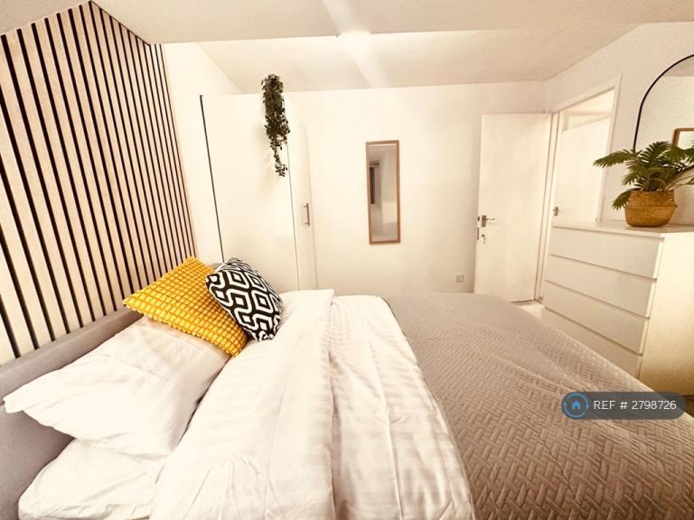 1 bedroom in Ashbourne Road, Mitcham, CR4 (#2798726)