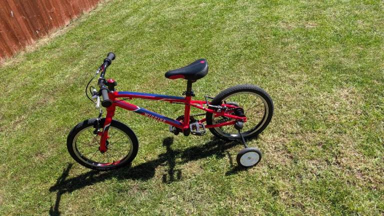 Kid's Wiggins bike 16" with stabilisers 4-7 year old