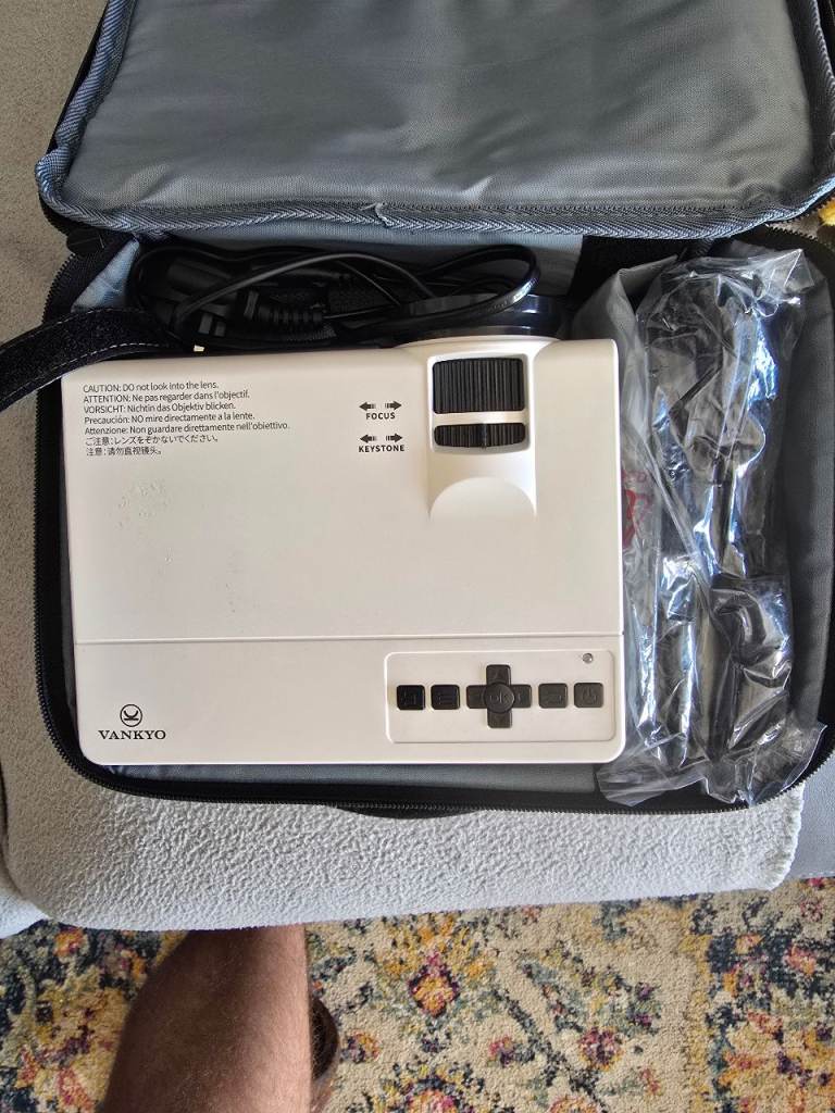 VANKYO Multimedia Projector and Carry Case – Good Condition