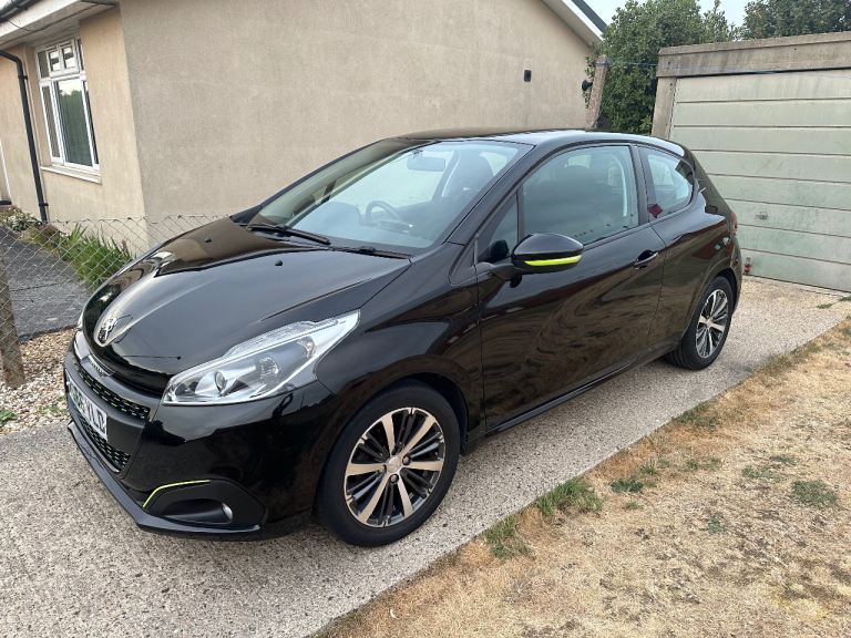 PEUGEOT 208 1.2 PureTech active design lime LOW MILEAGE 2016 HENCE PRICE NEED GONE 
