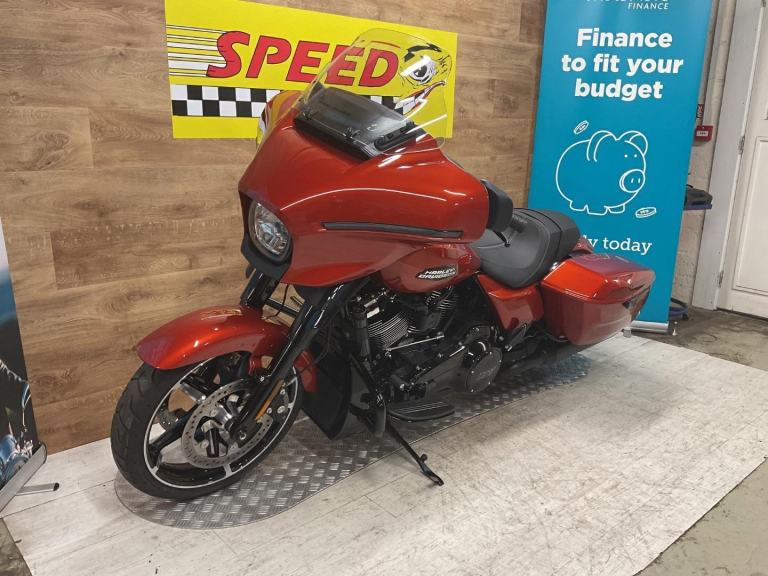 HARLEY-DAVIDSON STREETGLIDE