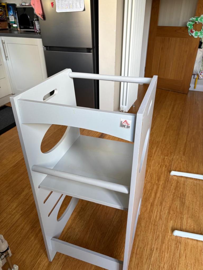 Kids Learning Tower / Kitchen Helper Stool - White, Good Condition
