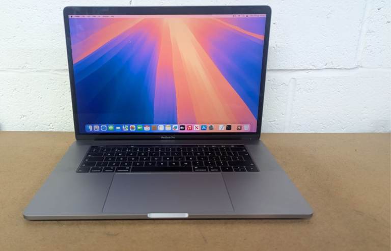 Apple MacBook Pro 2019 Intel Core i7 9th Gen 15.5’’ | 16 GB RAM | 256 GB SSD