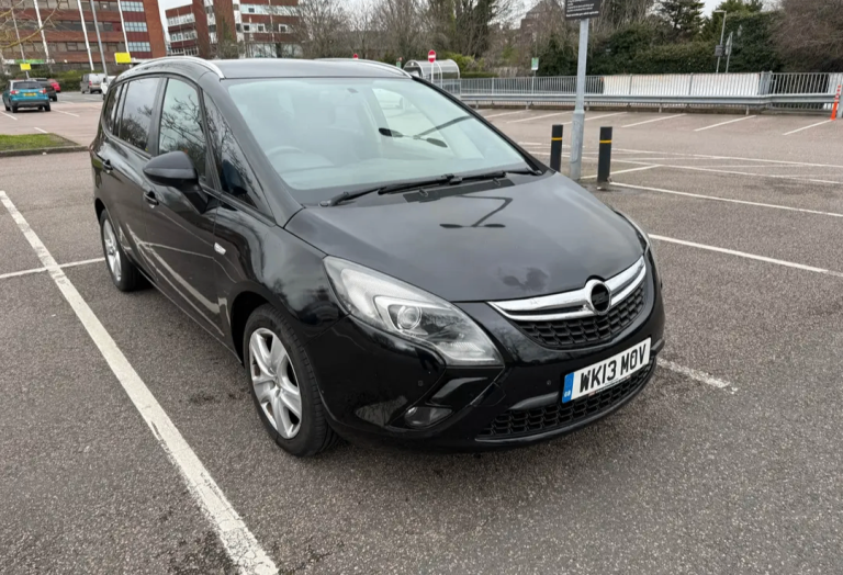 2013 Vauxhall Zafira Tourer 2.0 Diesel Automatic. Delivery available 