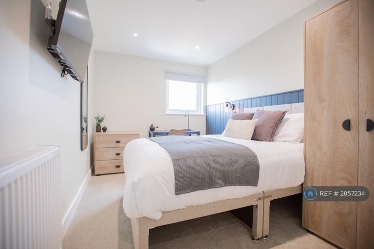 7 bedroom house in New Road, Portsmouth, PO2 (7 bed) (#2857234)