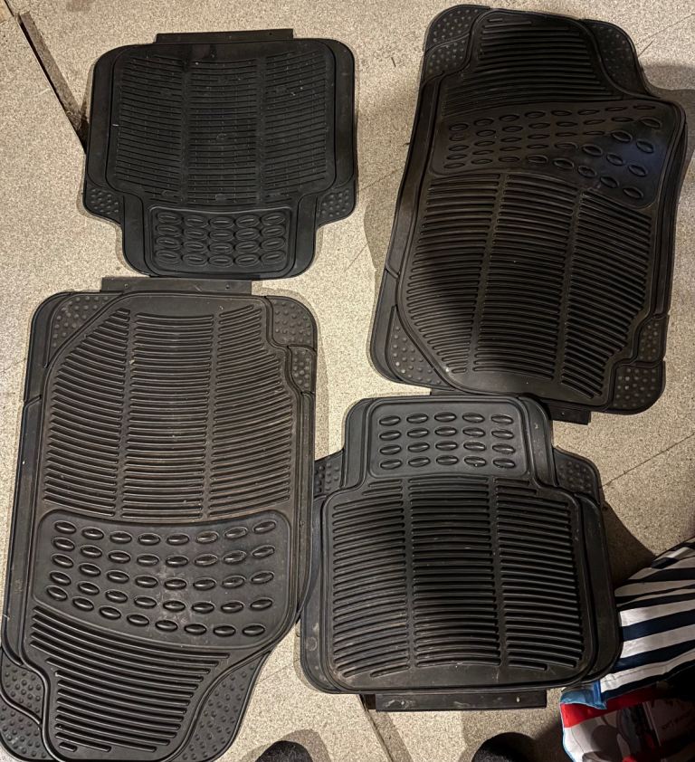 Car floor mats 