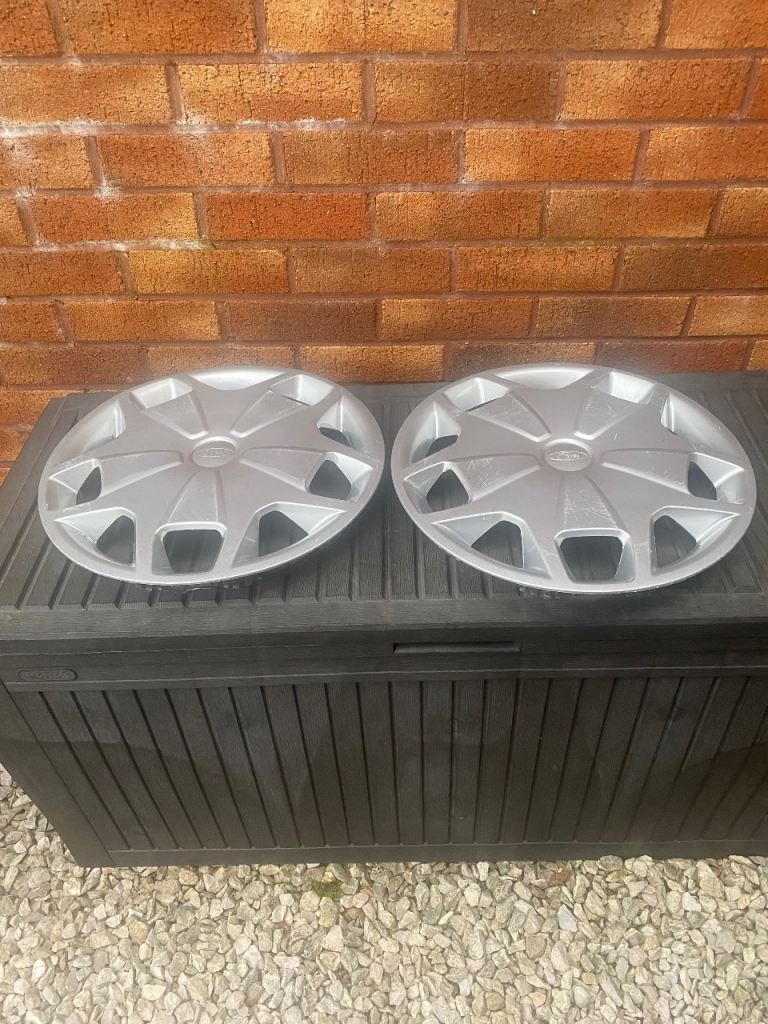 2 X Ford wheel trims.   Torquay.