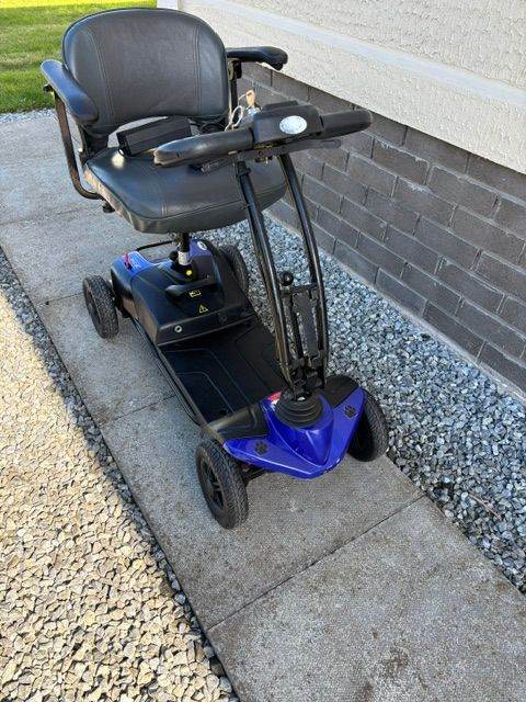 DRIVE LIGHT WEIGHT BOOT SCOOTER ( can deliver )