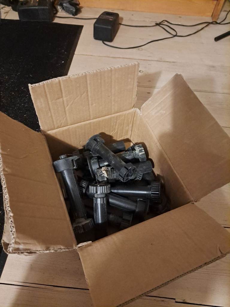 Adjustable kitchen floor unit legs. Box of 11. 