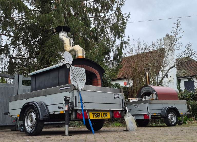 WOOD FIRED PIZZA OVEN TRAILER ANSSEMS EVENT CATERER SHOW FESTIVAL VAN CATERING