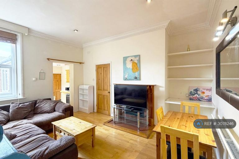 3 bedroom flat in Ashleigh Grove, West Jesmond, Newcastle Upon Tyne, NE2 (3 bed) (#3078246)
