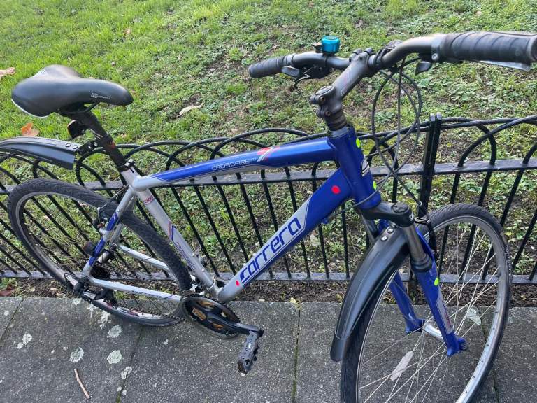 Adult Hybrid Carrera bike 21 speed 700 C large frame in good condition light and fast 