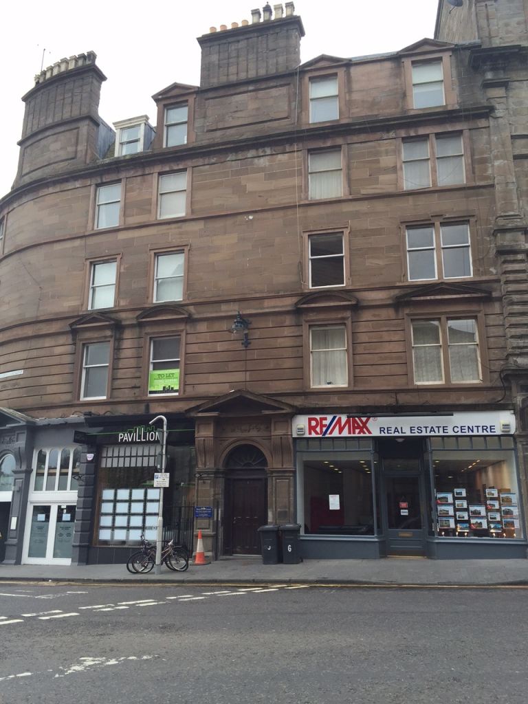 2 bedroom flat in 6 F 2/1, Whitehall Crescent, Dundee, DD1 4AU