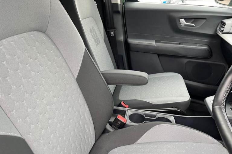 2025 Ford E-Transit Courier Limited AUTO 43kWh 136PS FWD 1 Speed Automatic Panel Van Electric Aut...