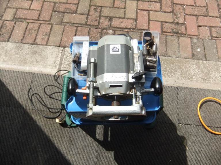 230volt Elu router